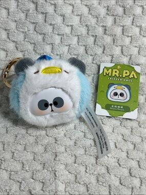 Mr. Pa Blue & White Plush Keychain - PENGUIN